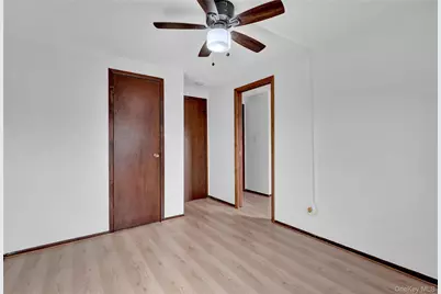 31 Bluespruce Road, Levittown, NY 11756 - Photo 24