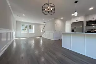 492 Blue Point Rd, Farmingville, NY 11738 - Photo 4