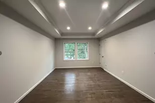 492 Blue Point Rd, Farmingville, NY 11738 - Photo 8