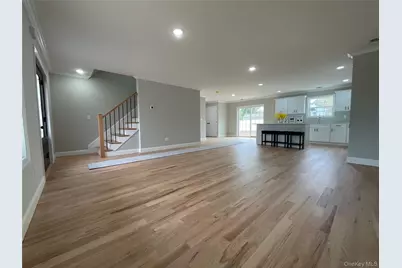 492 Blue Point Road, Farmingville, NY 11738 - Photo 4