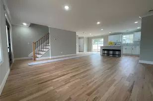 492 Blue Point Rd, Farmingville, NY 11738 - Photo 4