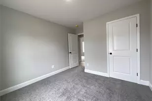 492 Blue Point Rd, Farmingville, NY 11738 - Photo 14