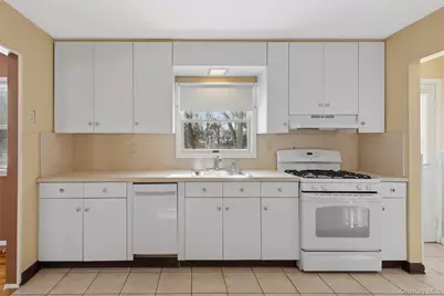 50 Laurelton Avenue, Selden, NY 11784 - Photo 12