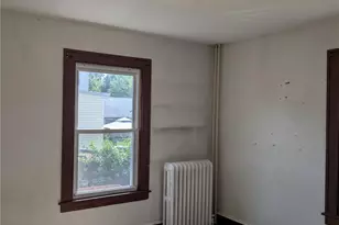 105 Courtney Ave, Newburgh, NY 12550 - Photo 8