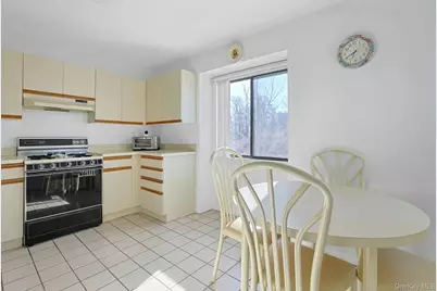 2 Linda Court, Nanuet, NY 10954 - Photo 8