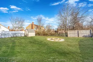 247 Rider Ave, Patchogue, NY 11772 - Photo 4