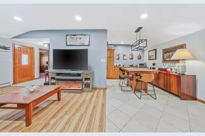 14 Mount Wilson Avenue, Farmingville, NY 11738 - Photo 8