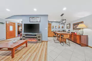 14 Mt Wilson Ave, Farmingville, NY 11738 - Photo 8