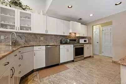 146 Longwood Avenue, Westbury, NY 11590 - Photo 18