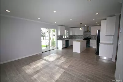 41B Mohegan Avenue, Port Washington, NY 11050 - Photo 4