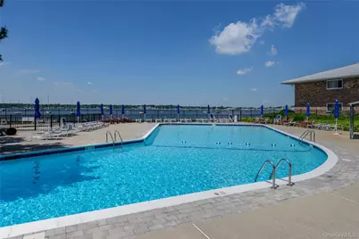 1 Toms Point Lane #apt C Building 1, Port Washington, NY 11050 - Photo 16