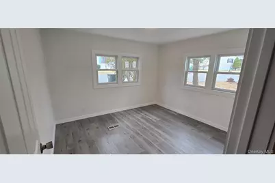 525 Riverleigh Ave Unit 116, Riverhead, NY 11901 - Photo 8