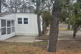 525 Riverleigh Ave Unit 116, Riverhead, NY 11901 - Photo 2