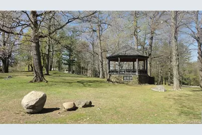 1840 Crompond Road #9D8, Peekskill, NY 10566 - Photo 14