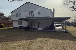 55 Parkway Ave, Amityville, NY 11701 - Photo 2