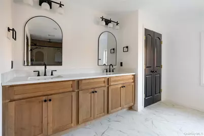 157 S Quaker Lane, Hyde Park, NY 12538 - Photo 8