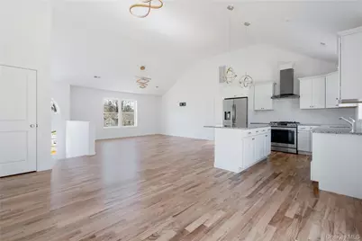 157 S Quaker Lane, Hyde Park, NY 12538 - Photo 4