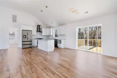 157 S Quaker Lane, Hyde Park, NY 12538 - Photo 2