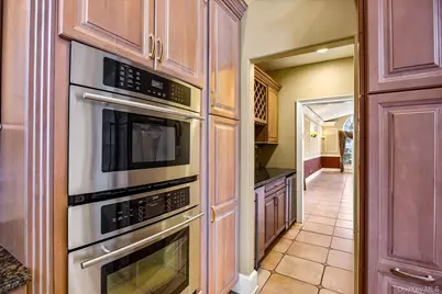 209 Windwatch Drive, Hauppauge, NY 11788 - Photo 16