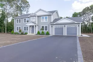 92 Park St, Blue Point, NY 11715 - Photo 2