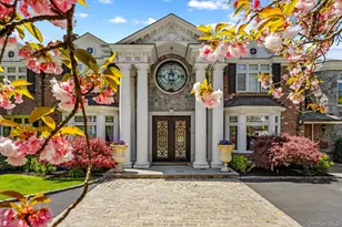 10 Hemlock Dr, Great Neck, NY 11024 - Photo 2