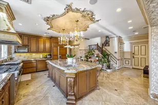 10 Hemlock Dr, Great Neck, NY 11024 - Photo 22