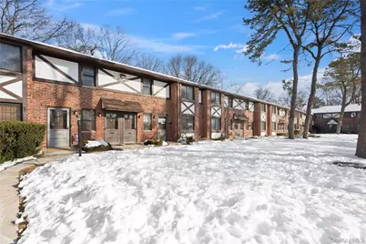 19 Newbrook #19, Bay Shore, NY 11706 - Photo 4