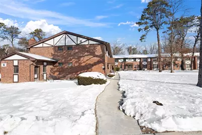 19 Newbrook #19, Bay Shore, NY 11706 - Photo 6