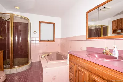 25 Westbury Avenue, Plainview, NY 11803 - Photo 22