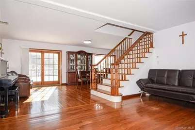 25 Westbury Avenue, Plainview, NY 11803 - Photo 6