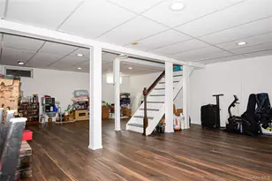 25 Westbury Ave, Plainview, NY 11803 - Photo 28