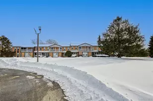 96 Artist Lake Dr, Middle Island, NY 11953 - Photo 4