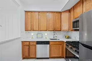 169 Surf Dr, Bronx, NY 10473 - Photo 10