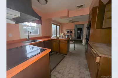 26 Malvern Lane, Stony Brook, NY 11790 - Photo 2