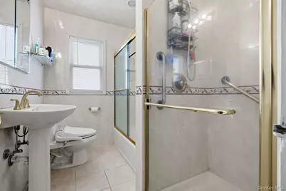 46-26 Concord Avenue, Great Neck, NY 11020 - Photo 14