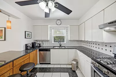 46-26 Concord Avenue, Great Neck, NY 11020 - Photo 10