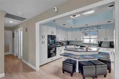 98 Kingsland Avenue, West Islip, NY 11795 - Photo 10