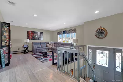 98 Kingsland Avenue, West Islip, NY 11795 - Photo 4