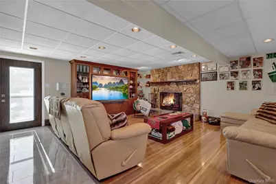 98 Kingsland Avenue, West Islip, NY 11795 - Photo 18