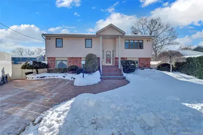 98 Kingsland Avenue, West Islip, NY 11795 - Photo 2