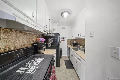 15 Artist Lake Drive, Middle Island, NY 11953 - Photo 6