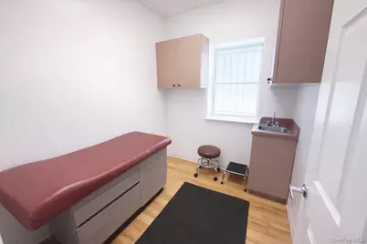 1619 Pelham Parkway N, Bronx, NY 10469 - Photo 10