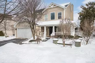 104 Brandywine Ln, Melville, NY 11747 - Photo 2