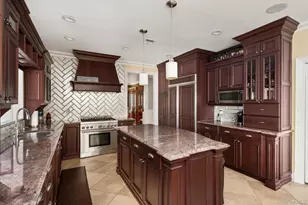 104 Brandywine Ln, Melville, NY 11747 - Photo 14