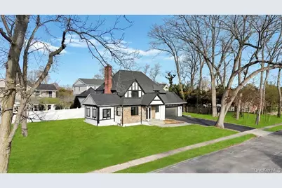 15 Bayview Street E, Massapequa, NY 11758 - Photo 2