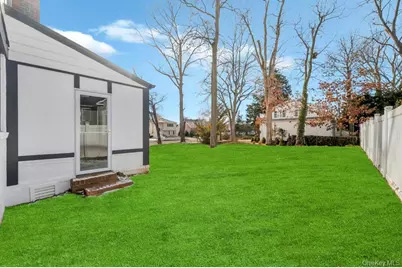 15 Bayview Street E, Massapequa, NY 11758 - Photo 24