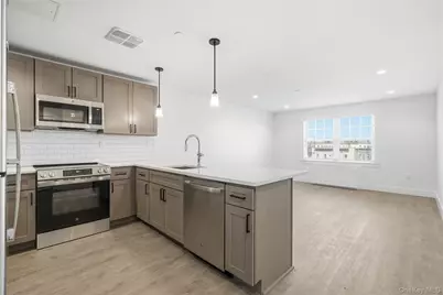 180 Deer Park Avenue #202, Babylon, NY 11702 - Photo 10