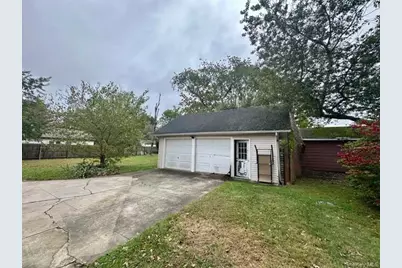 90 E Roe Boulevard, Patchogue, NY 11772 - Photo 22