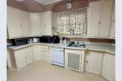 90 E Roe Boulevard, Patchogue, NY 11772 - Photo 12