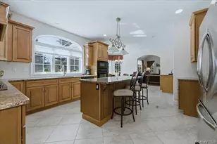 8 Hilltop Dr, Yorktown Heights, NY 10598 - Photo 12